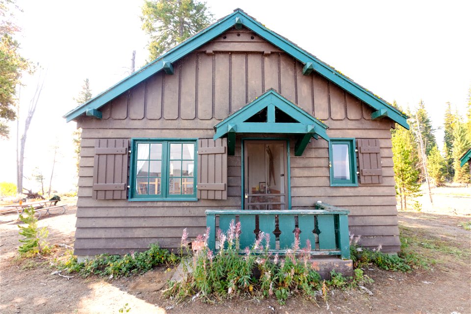 Peale Island Cabin: north side view