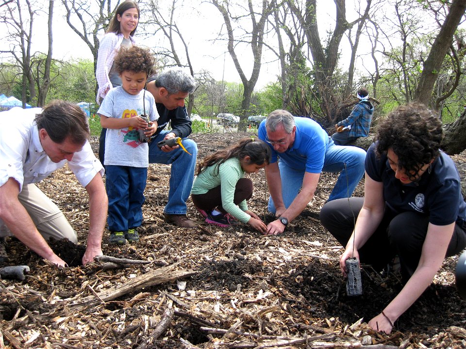 Dan Ashe and Tom Melius Plant Seedlings with Chicago participants