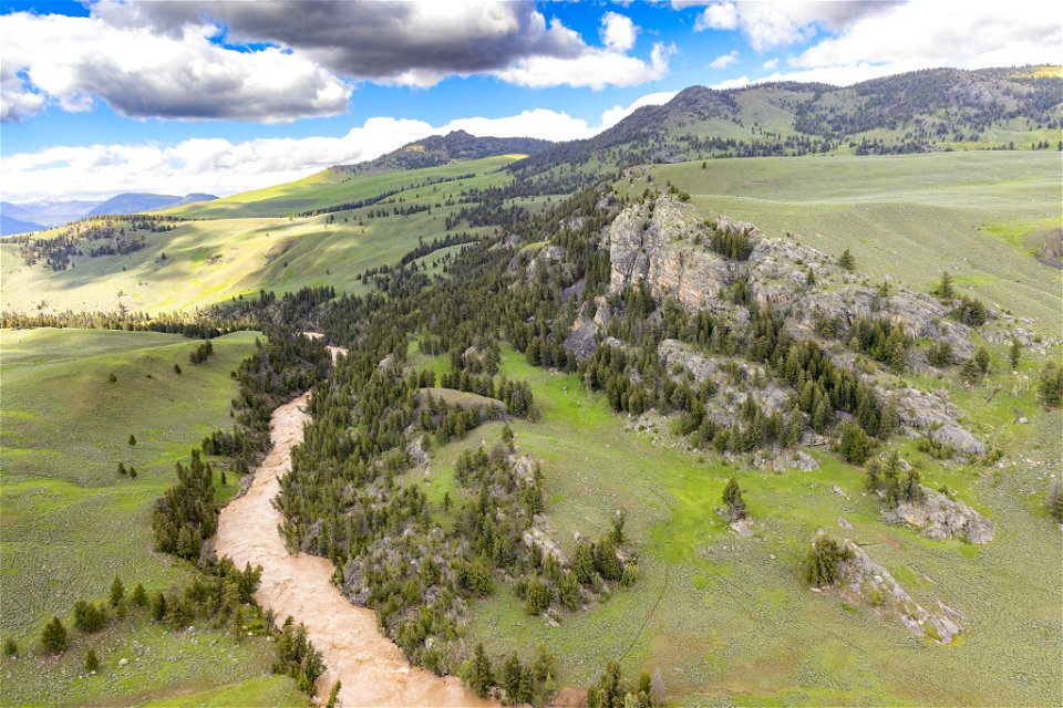 Yellowstone flood event 2022: Yellowstone flood event 2022: Lamar River above the Confluence with the Yellowstone River (2)
