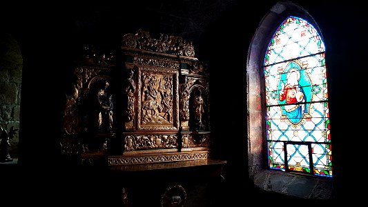 Eglise d'Apchon. Autel retable.