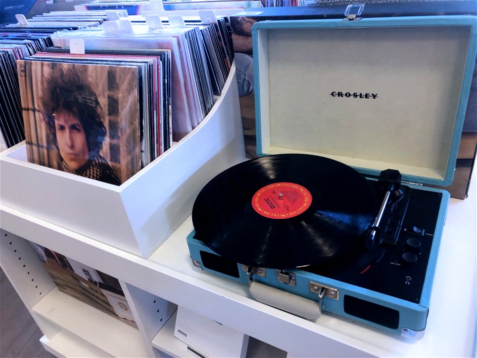 2023/365/84 Toss Some Dylan on the Crosley