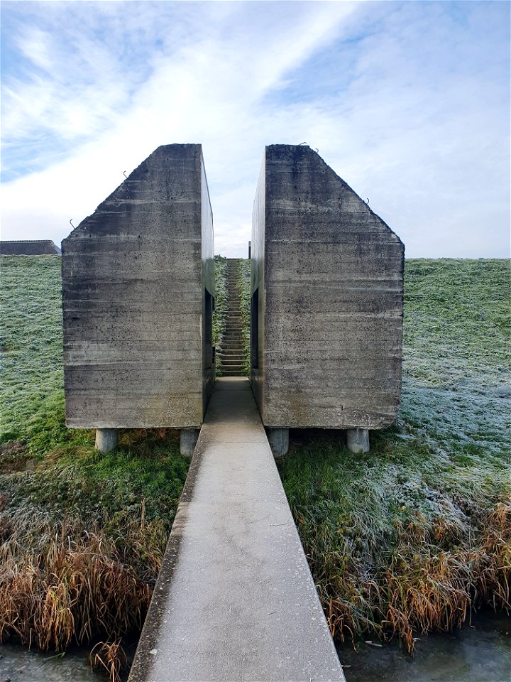 Doorgezaagde bunker Diefdijk