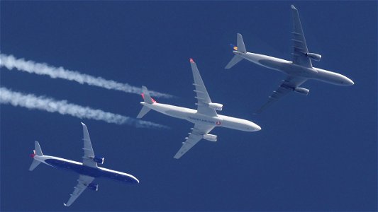 Three Airbus going South: photo