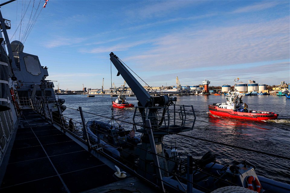 USS Gravely (DDG 107) Departs From Klaipeda, Lithuania, April 30, 2022