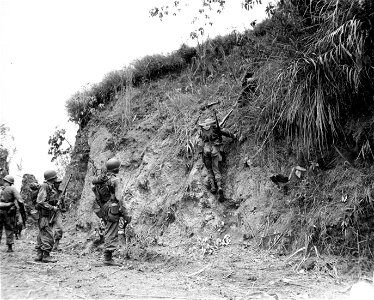 SC 270704 - With the 6th Inf. Div. in the Cagayan Valley, of Luzon, P.I., about 9 miles north of Bagabag along Highway 4. photo