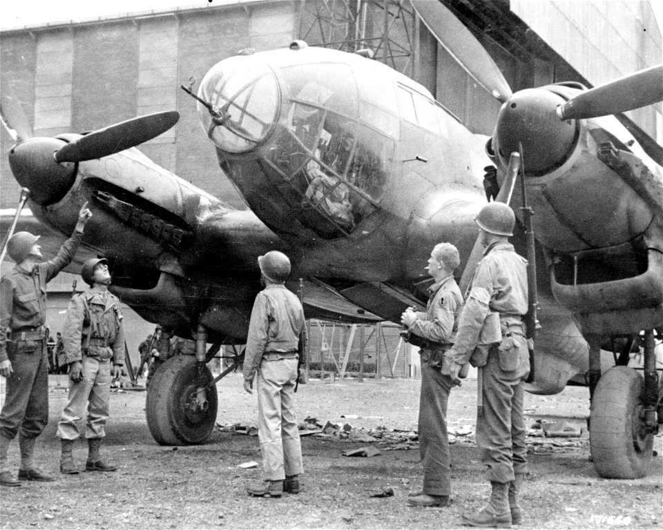 SC 171660 - U.S. officers inspecting a Heinkel plane after capture of African airport. Algiers, North Africa. 10 November, 1942.