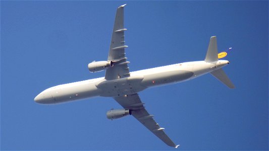 Airbus A321-231 D-AIDT Lufthansa from Olbia  (7000 ft.)