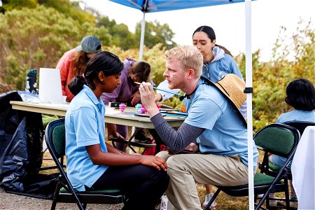 Face painting with refuge volunteers