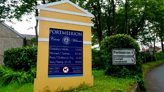 Portmeirion 1 Mile  Castell Deudraeth half a mile