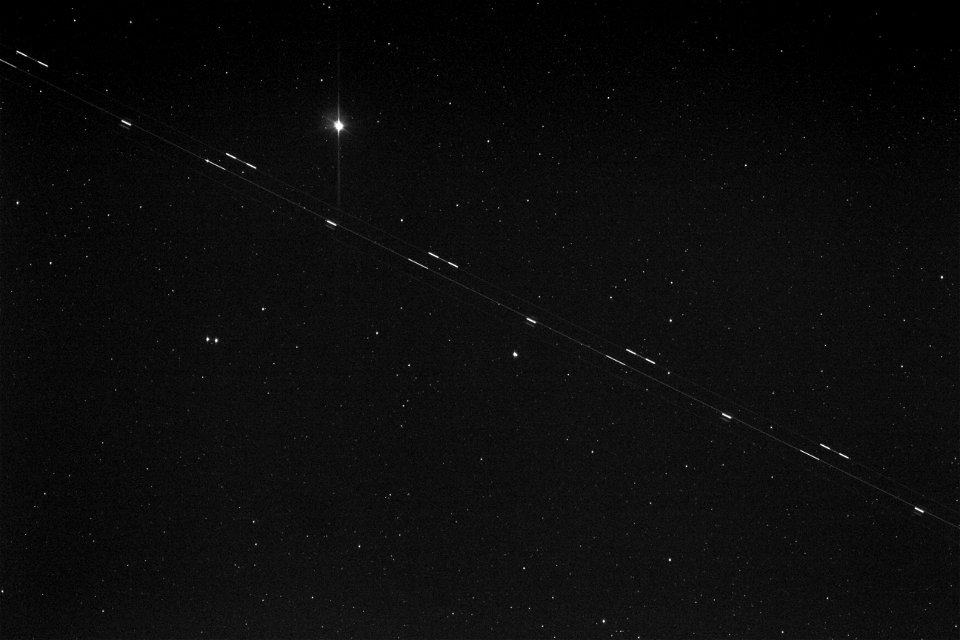 Air traffic in night sky