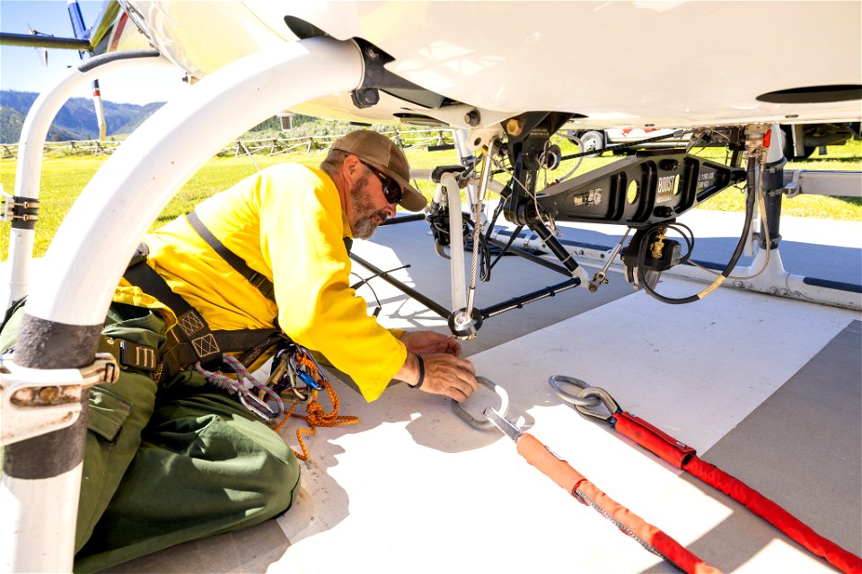Yellowstone Helitack short-haul training: attaching short-haul line