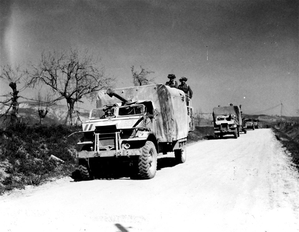 SC 374843 - Infantrymen of the Jewish brigade move up to the line. 28 March, 1945.