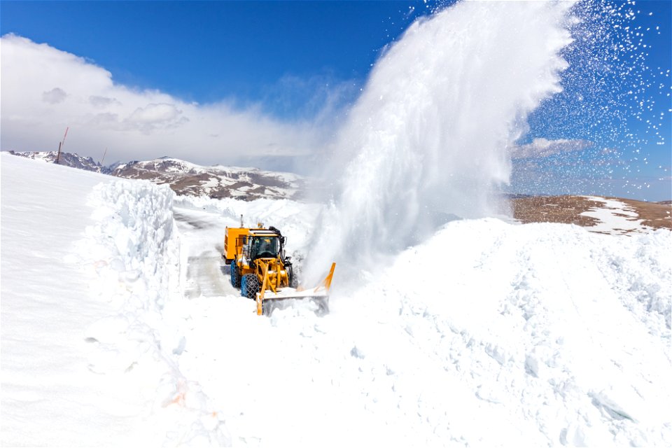Plowing Beartooth Highway 2021 (16)