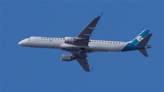 Embraer E195LR I-ADJX Air Dolomiti from Verona  (8600 ft.)