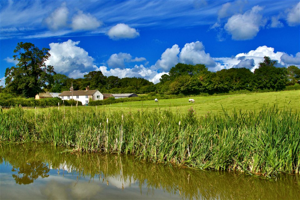 Croughton Cheshire photo