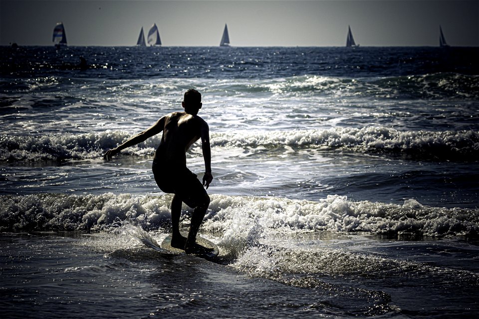 Skim boarding: Sliding Doors and Parallel Lines