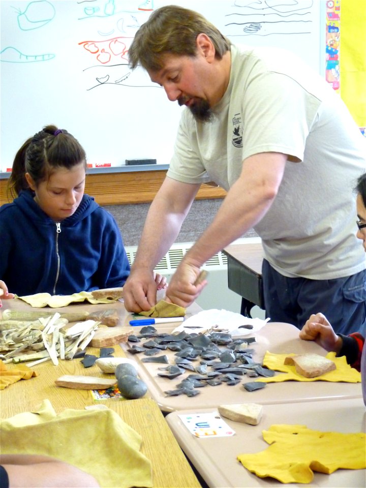 Teaching archeology to students