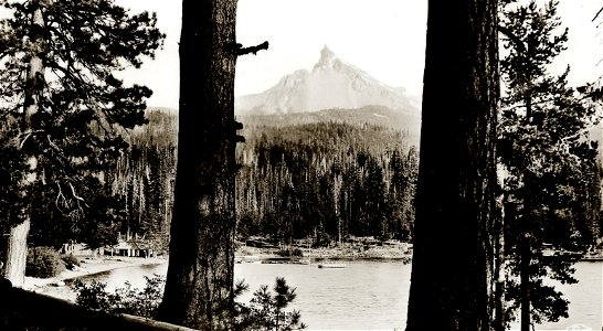 C13 604 Mt. Thielsen (9,178 ft.) from Diamond Lake, OR