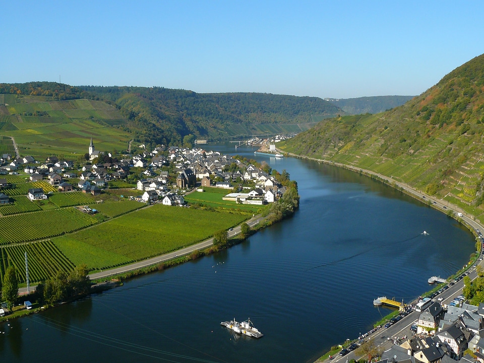 Sachsen village river bend