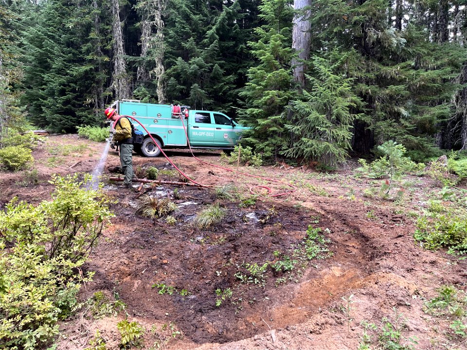 202208-GP-Mt. Adams Ranger District Fire  Engine 631 at Ditch Creek Fire-01-Christian Buettner