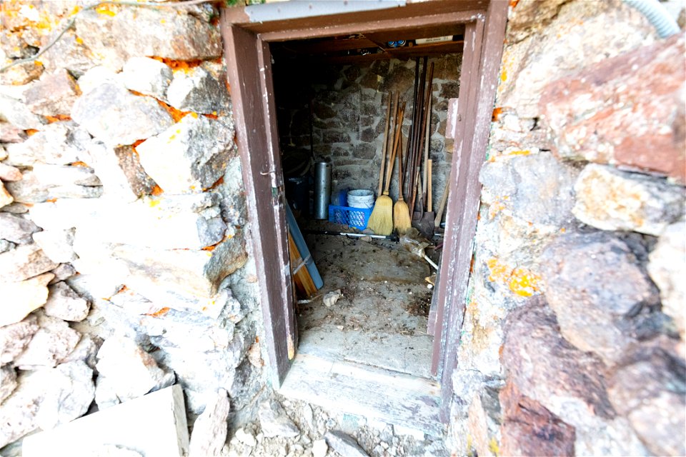 Mt. Sheridan Fire Lookout basement, rodent signs