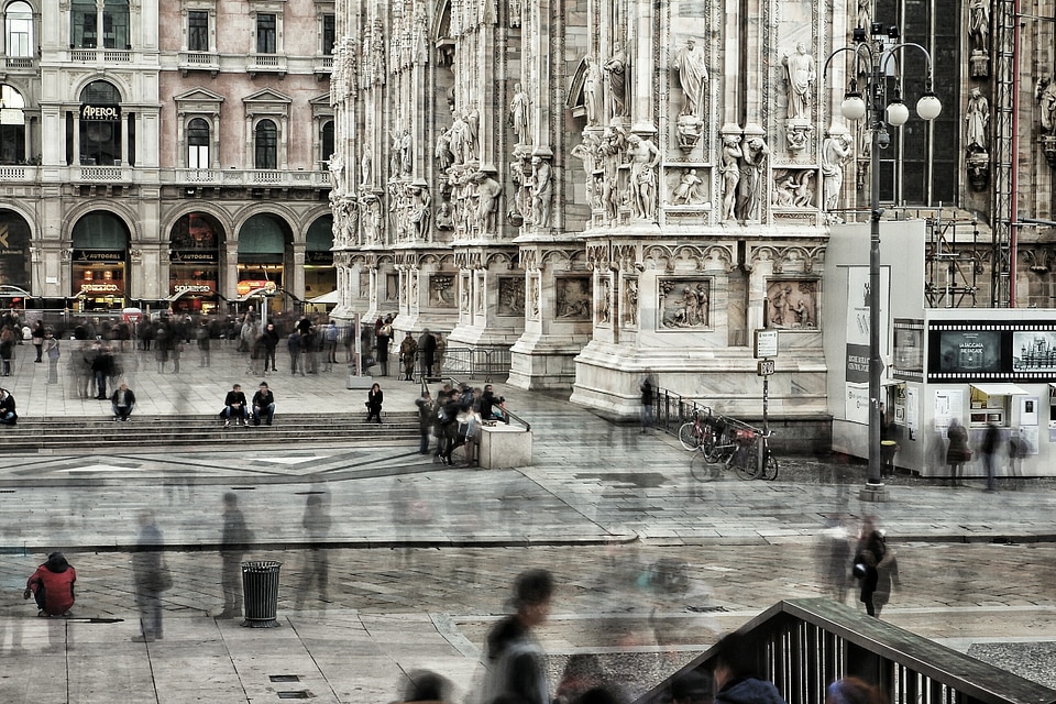 Movement milan duomo