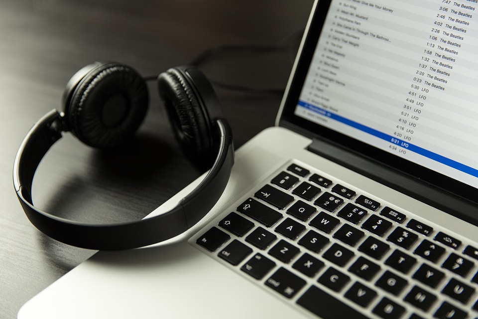 iTunes, Laptop & MacBook