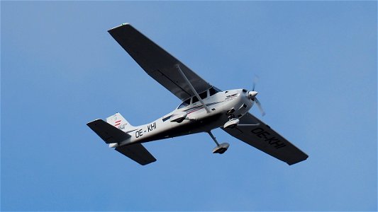 Cessna 172S Skyhawk SP OE-KHI from Augsburg (2700 ft.)