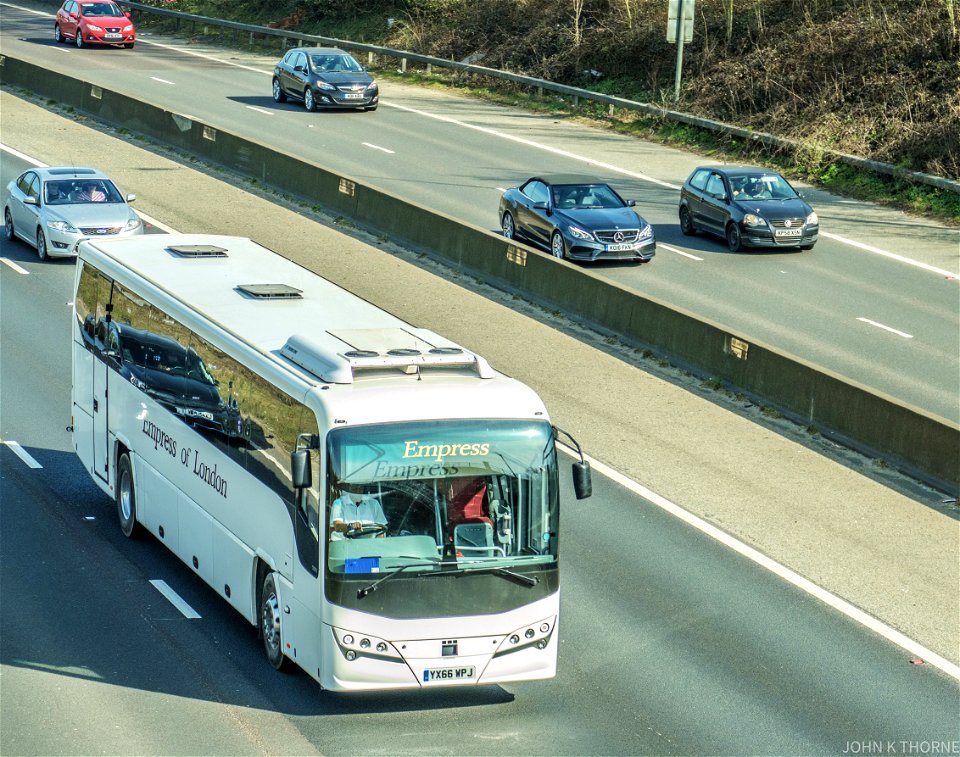 YX66WPJ Empress Coaches M20 J5