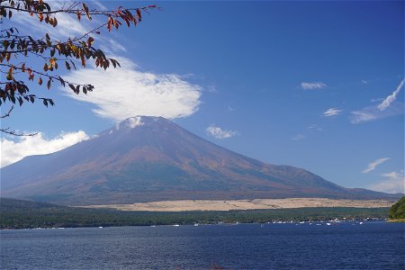 Lake Yamanaka photo