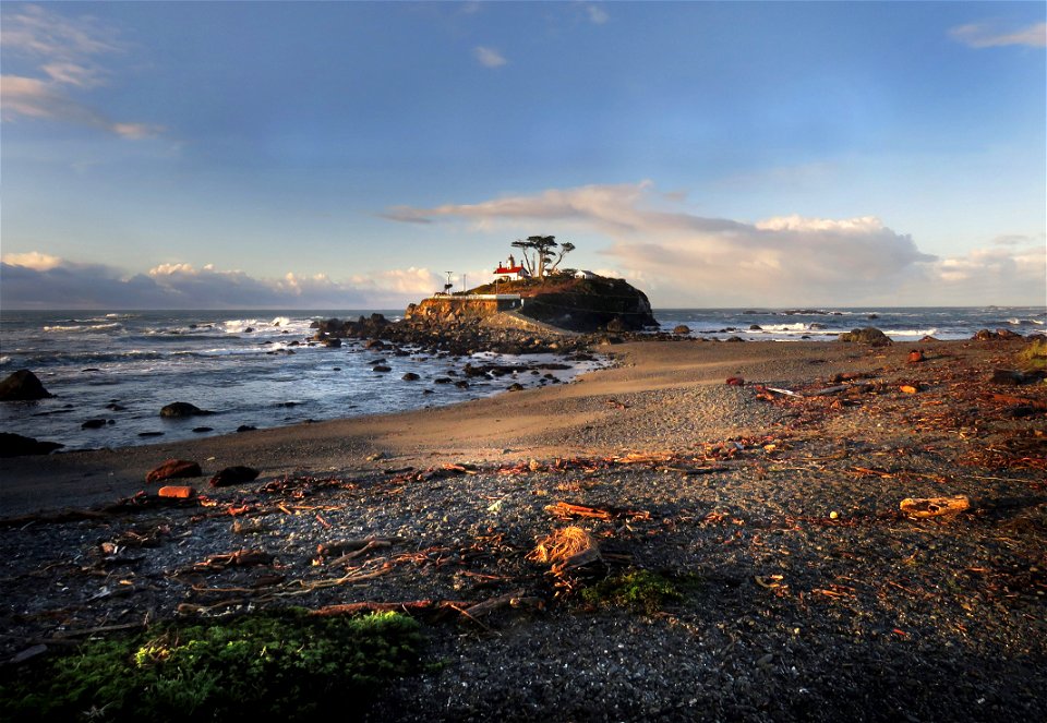 011 - BATTERY POINT LIGHTHOUSE (11-07-2021) from A street jetty -01