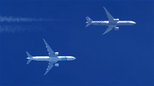 Two Boeing 777 on their way to Africa: photo