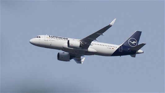 Airbus A320-271N D-AINU Lufthansa from Alicante (5800 ft.)