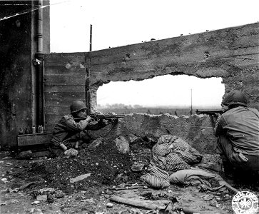 SC 196133 - Pfc. Lawrence Hoyle, left, of Bangham, Ill., Browning Automatic Rifle man, and Pvt. Andrew Fachak, right, of McKeesport, P.A., both members of an infantry unit... photo
