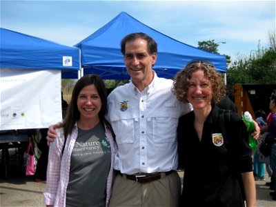IL TNC MichelleCarr, FWS Director Dan Ashe and Chicago Field Office Supervisor LouiseClemency photo