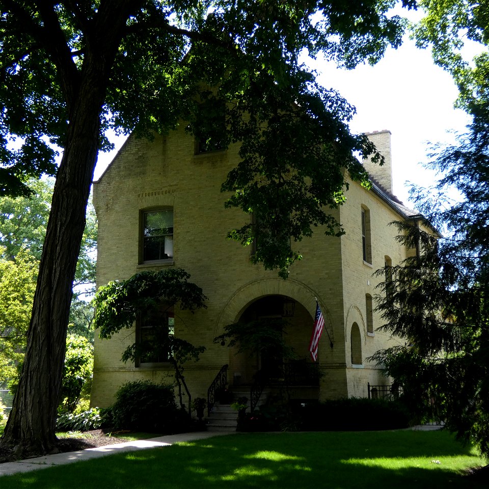 Historic Officer’s Home at Fort Sheridan, IL by Holabird & Roche, Architects photo