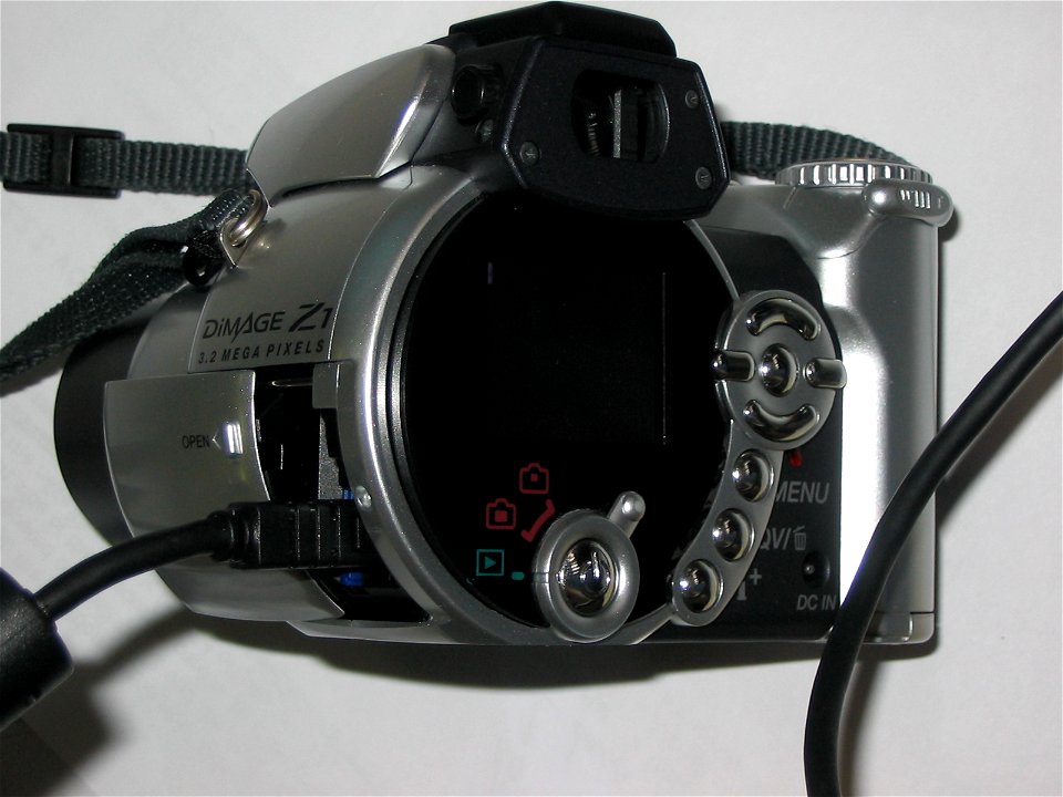 minolta z1_20041108_03