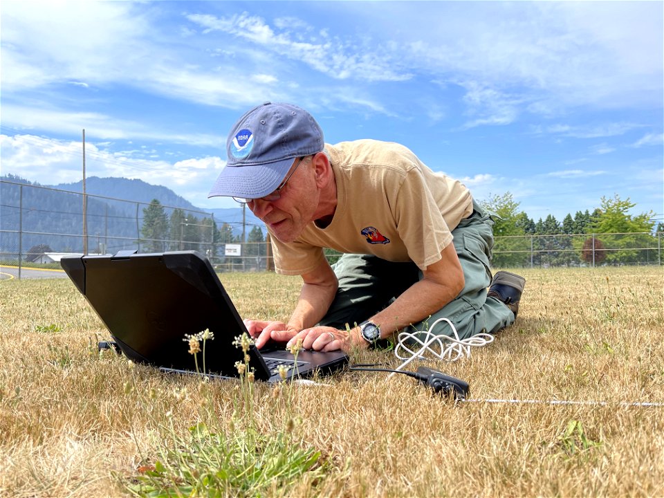 Checking weather on the 2022 Cedar Creek Fire on the Willamette National Forest, August 17, 2022