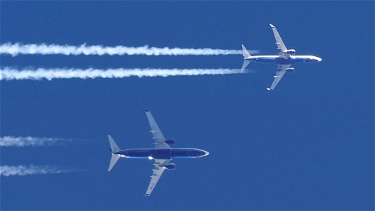 Two Ryanair Boeing 737-8AS:  EI-EBO London to Pafos (39000 ft.) & EI-ENN Salzburg to London (32600 ft.)