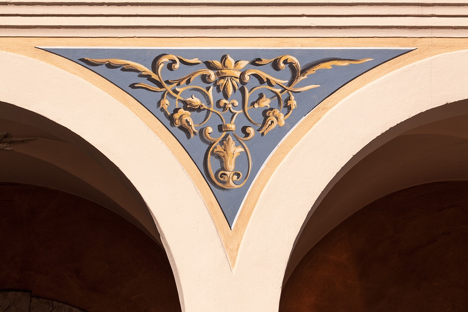Al fresco mural loggia