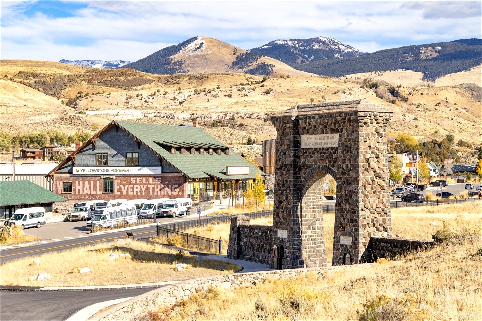 Yellowstone Forever building in Gardiner, MT with Roosevelt Arch