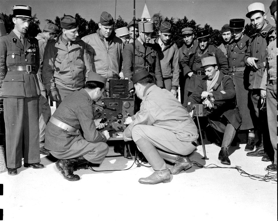 SC 171566 - French officers operating SCR-284 radio with hand crank generator.