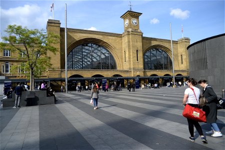 Main frontage of Kings Cross station photo