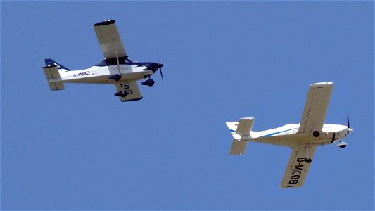 Two light aircrafts on a trip around Munich: