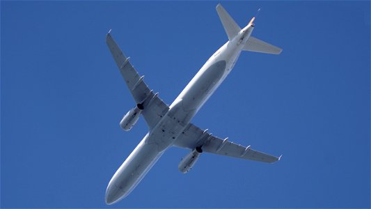 Airbus A321-231 D-AIDQ Lufthansa from Seville  (7900 ft.)