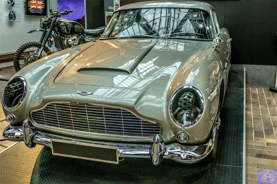 Aston Martin DB5 007 Bond Car