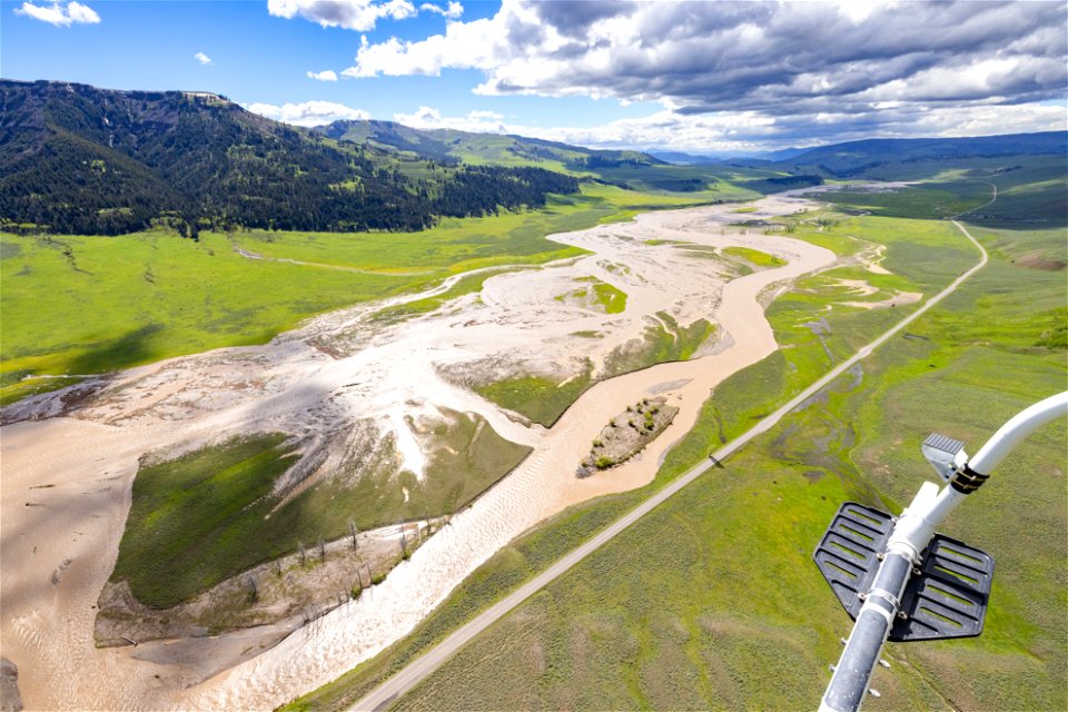 Yellowstone flood event 2022: Swollen Lamar River and Lamar Valley (2)