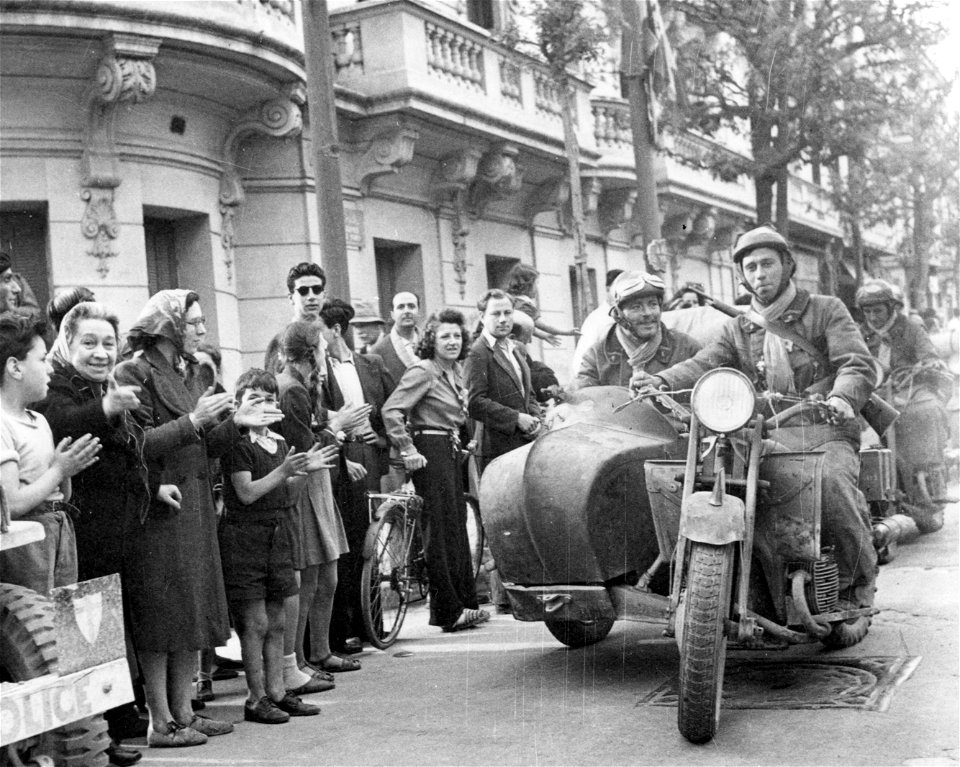 SC 171735 - Tunisian bystanders, at the historic occasion of the Allied entry into the captured seaport, applaud as motorcycle troops roll past. 1943.