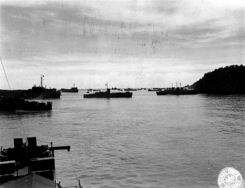 SC 364351 - 1st Marine convoy enroute for invasion of Cape Gloucester, New Britain.