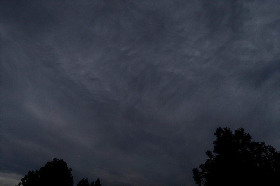 clouds_nori_contrail2023_0218_114112(1)